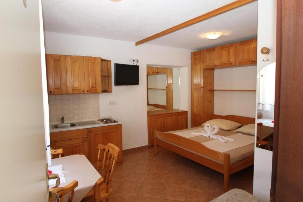 Lovely Studio Apartments Mali Raj 弗尔萨尔 外观 照片
