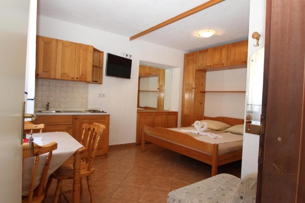 Lovely Studio Apartments Mali Raj 弗尔萨尔 外观 照片