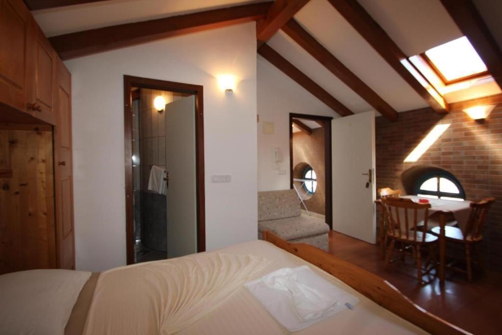 Lovely Studio Apartments Mali Raj 弗尔萨尔 外观 照片